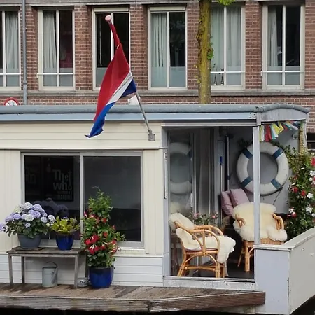 Bådhotel Pantheos Houseboat *