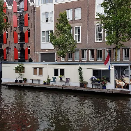 Botel Pantheos Houseboat *