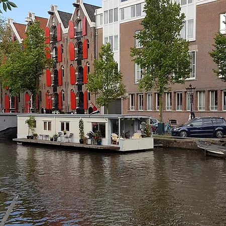 Botel Pantheos Houseboat *