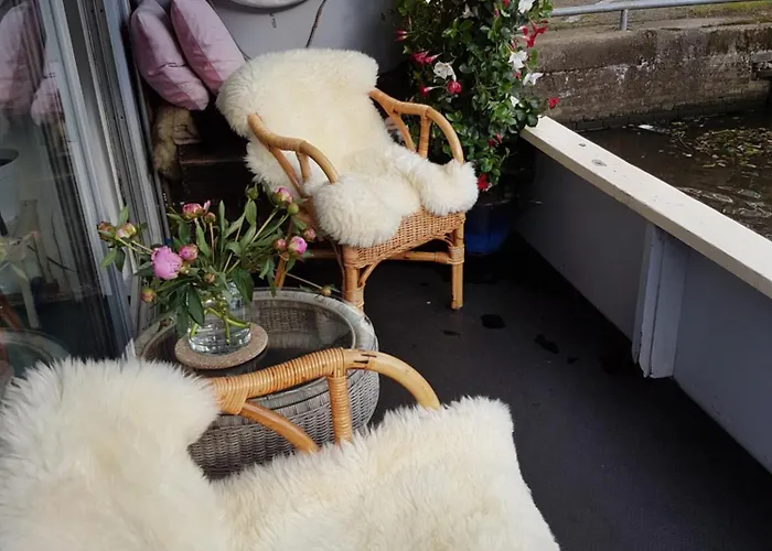 Ботель Pantheos Houseboat