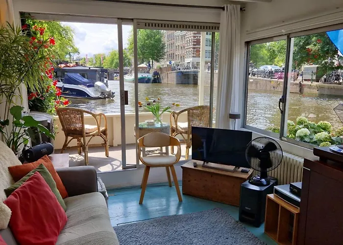 Pantheos Houseboat * Амстердам