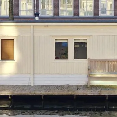 Botel Pantheos Houseboat *